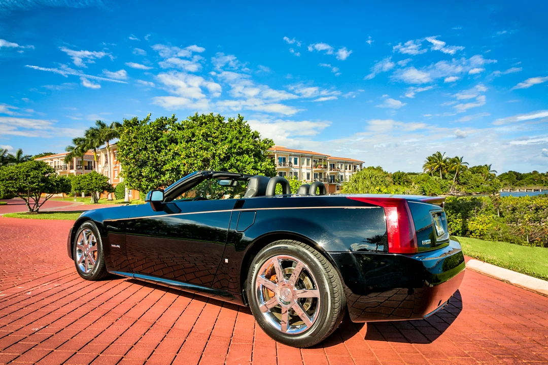 2008 Cadillac XLR - Image 7 of 31