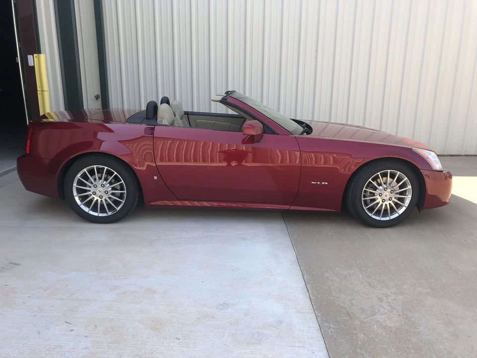 2008 Cadillac XLR - Image 10 of 31