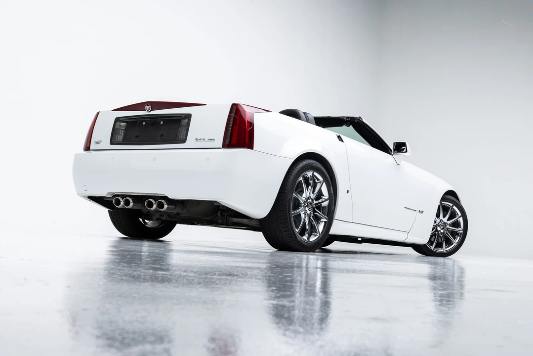 2008 Cadillac XLR-V - Image 17 of 31