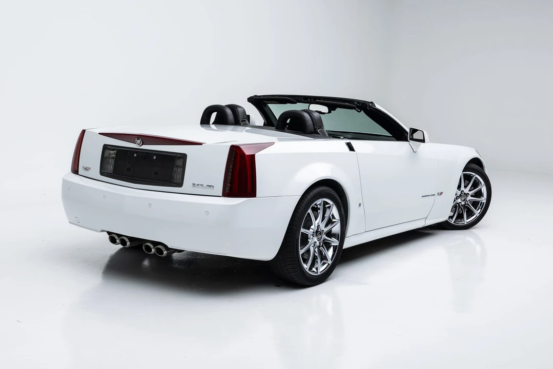 2008 Cadillac XLR-V - Image 18 of 31