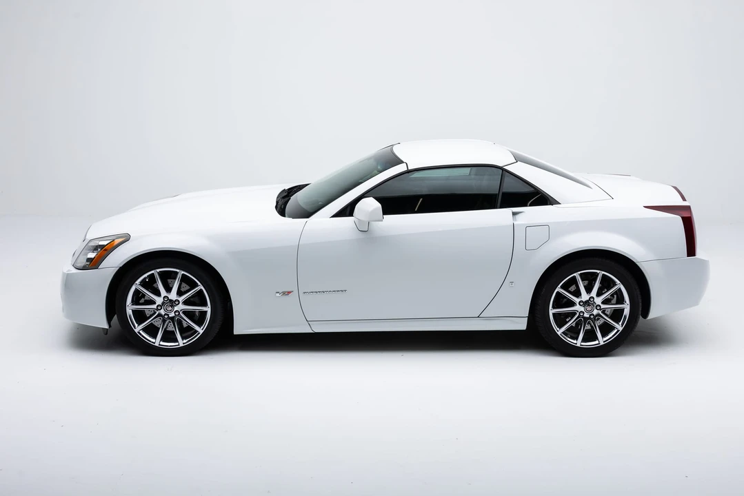 2008 Cadillac XLR-V - Image 28 of 31