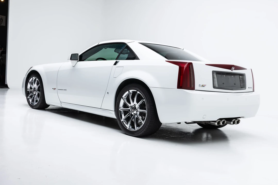 2008 Cadillac XLR-V - Image 24 of 31