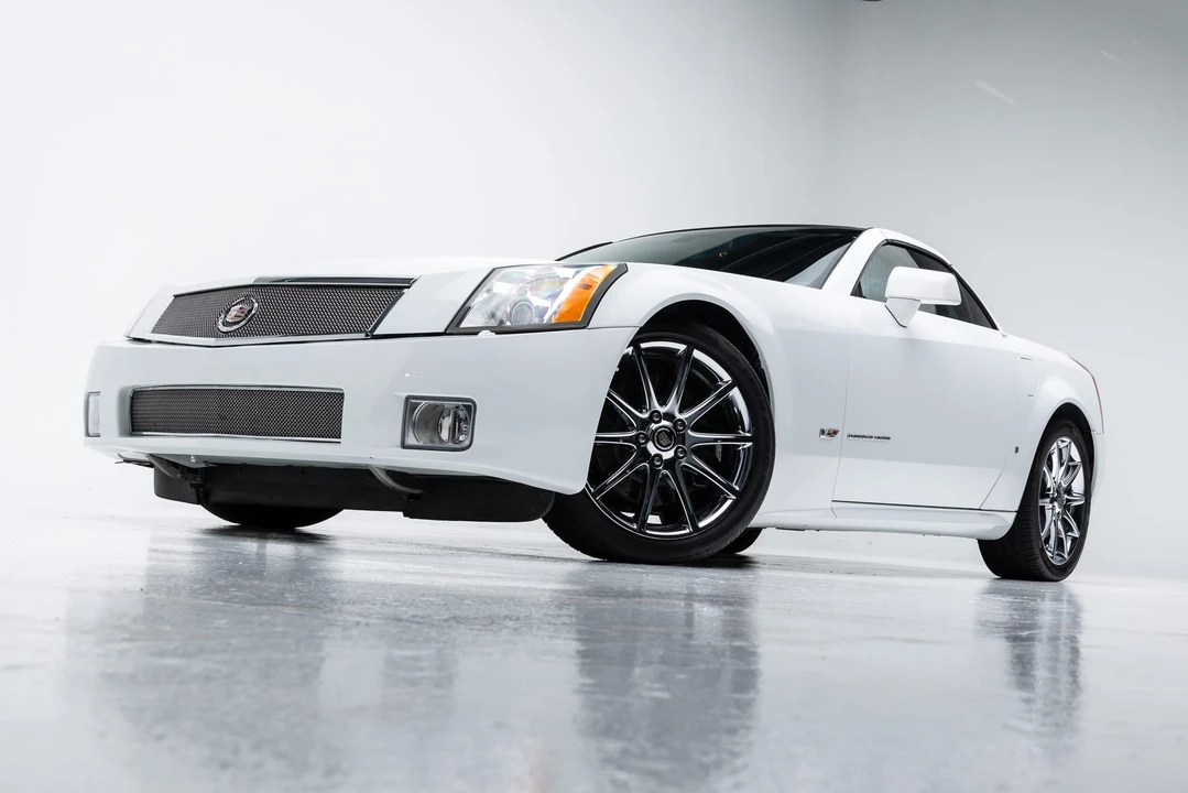 2008 Cadillac XLR-V - Image 3 of 31