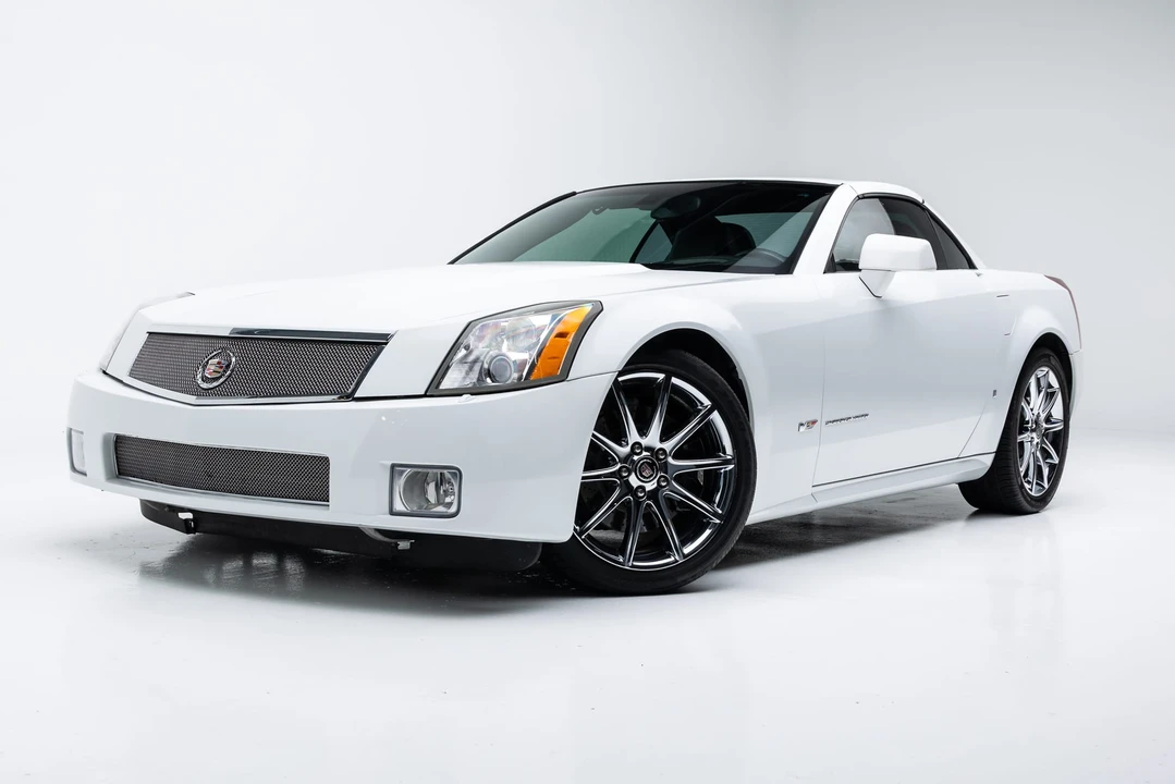 2008 Cadillac XLR-V - Image 2 of 31