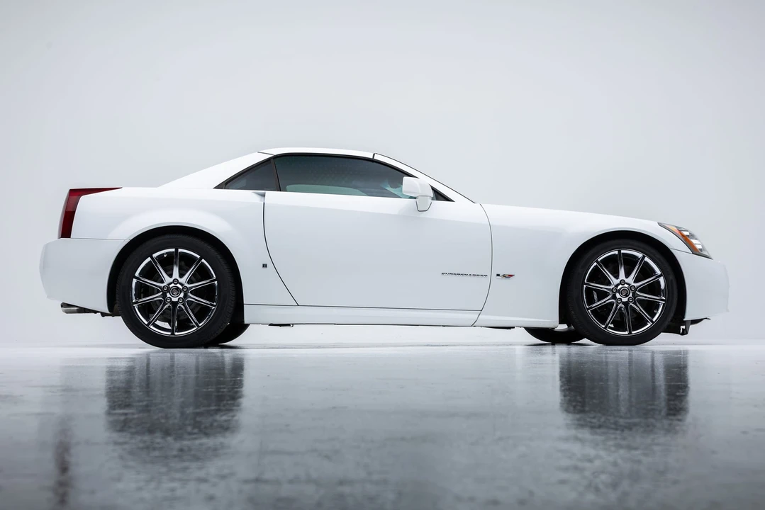 2008 Cadillac XLR-V - Image 14 of 31
