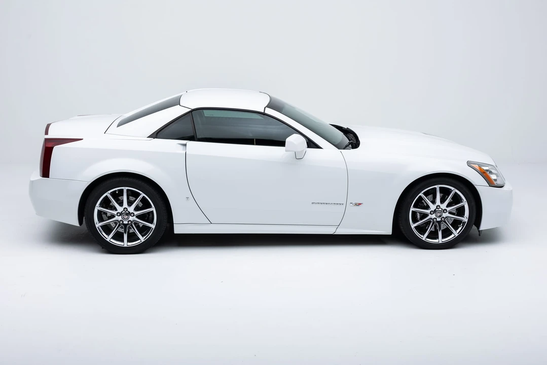 2008 Cadillac XLR-V - Image 15 of 31