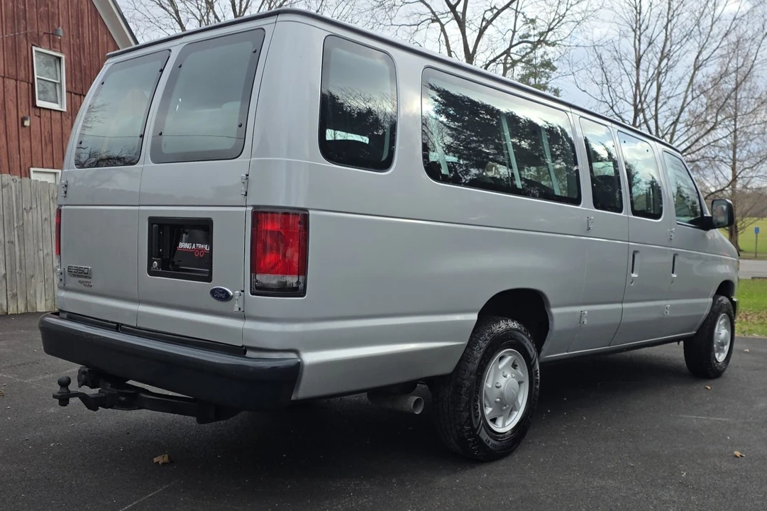 2008 Ford Econoline Van - Image 2 of 8
