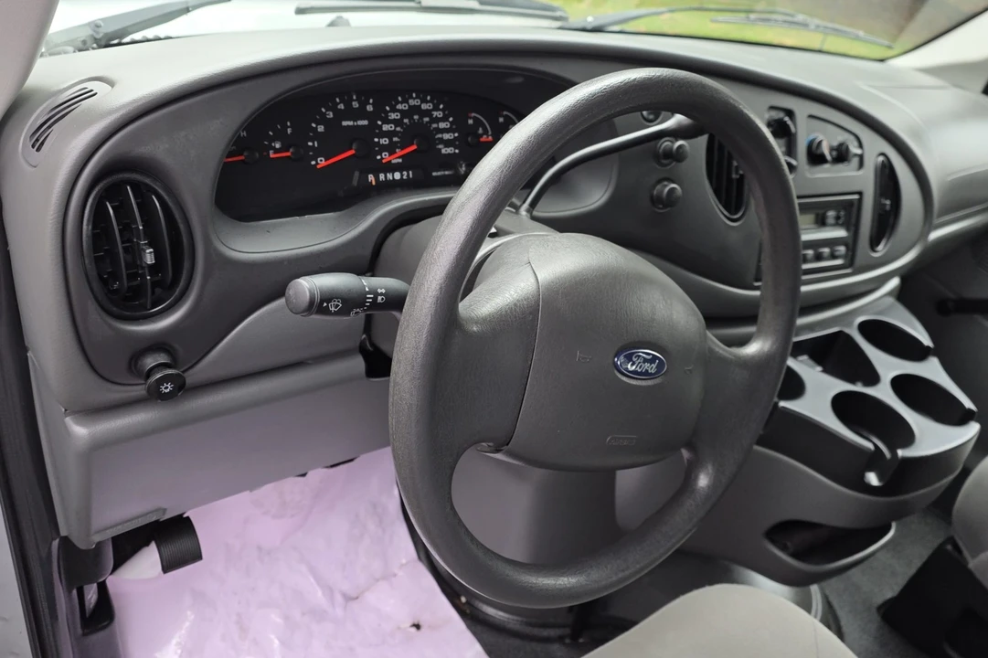 2008 Ford Econoline Van - Image 6 of 8