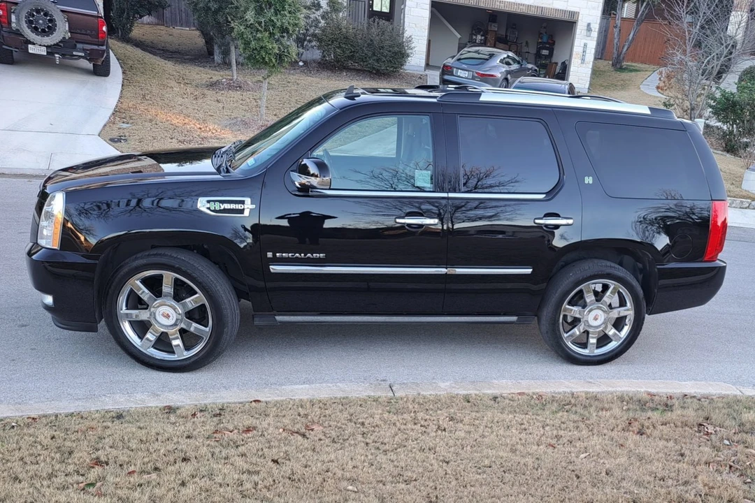 2009 Cadillac Escalade & EXT 3rd Gen - Image 4 of 31