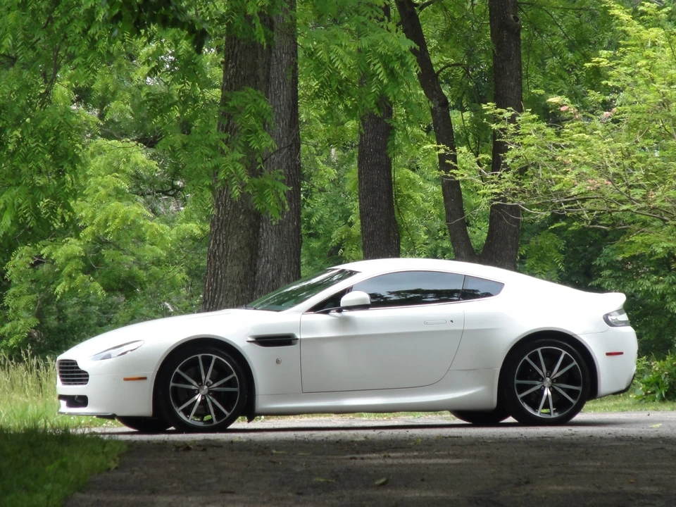 2011 Aston Martin V8 Vantage (2006-2017) - Image 2 of 31