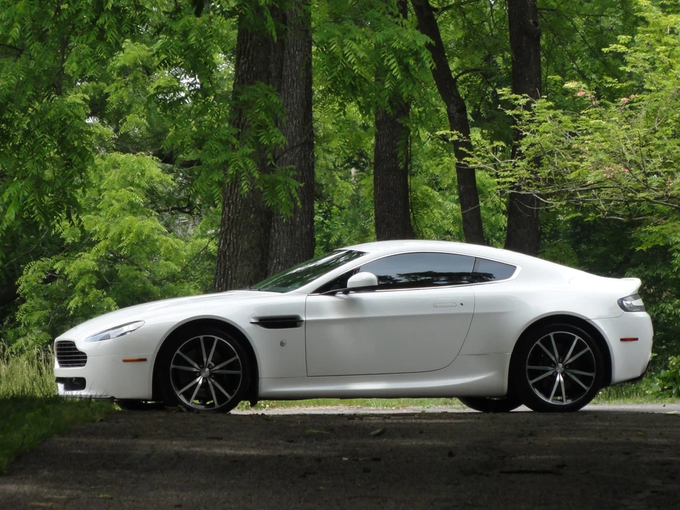 2011 Aston Martin V8 Vantage (2006-2017) - Image 3 of 31