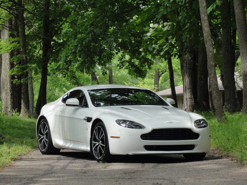 2011 Aston Martin V8 Vantage (2006-2017) - Image 9 of 31