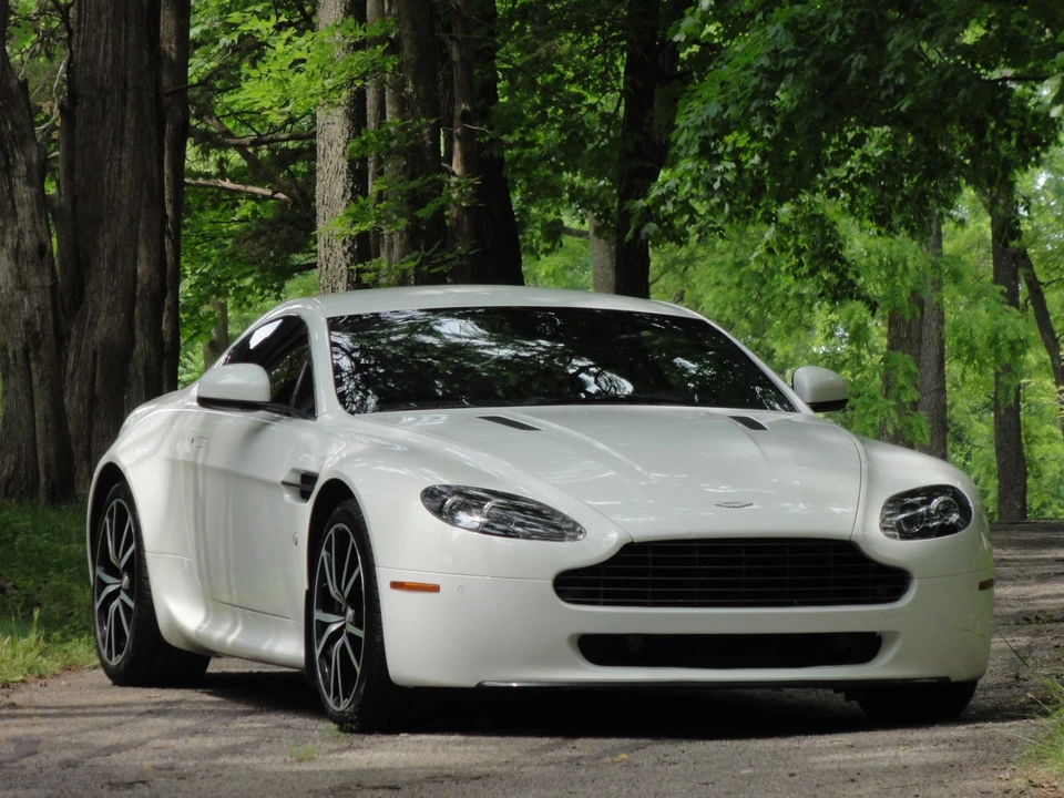 2011 Aston Martin V8 Vantage (2006-2017) - Image 10 of 31