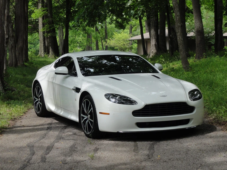 2011 Aston Martin V8 Vantage (2006-2017) - Image 11 of 31