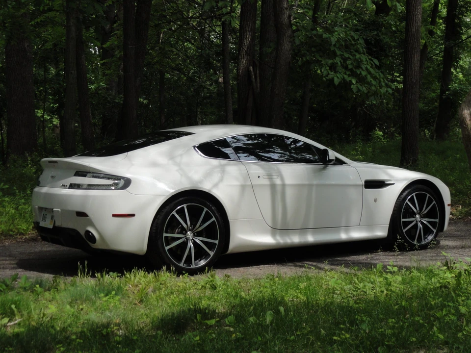 2011 Aston Martin V8 Vantage (2006-2017) - Image 17 of 31