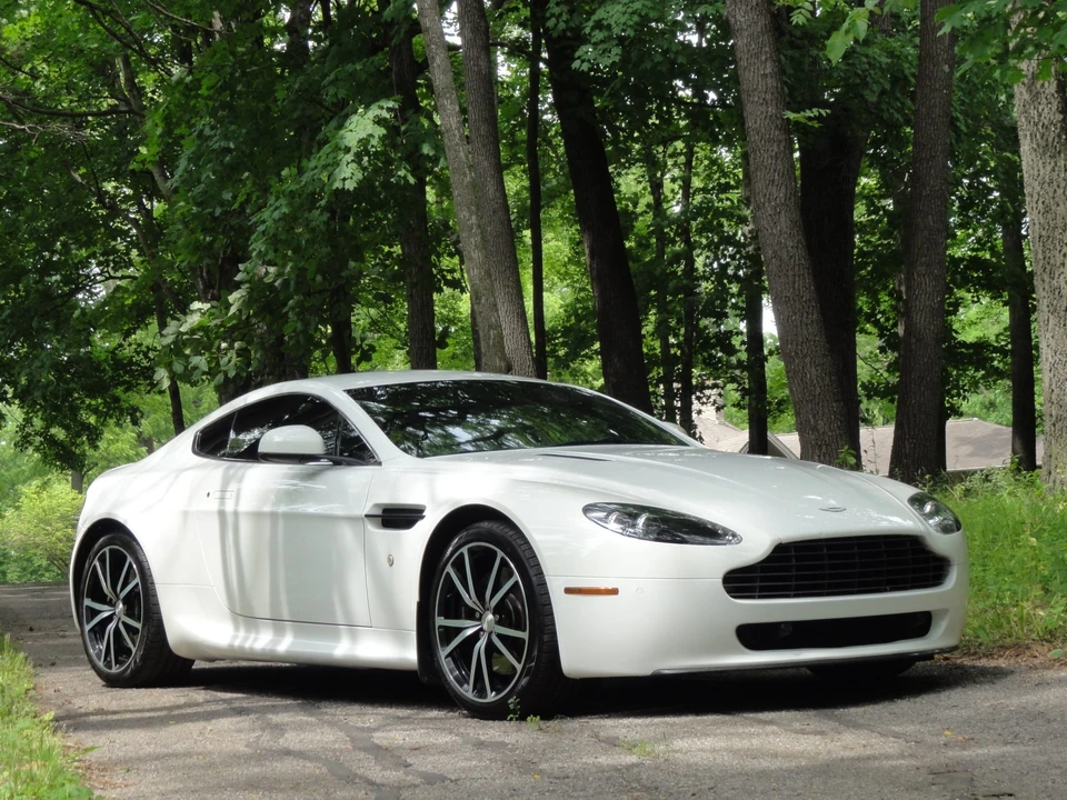 2011 Aston Martin V8 Vantage (2006-2017) - Image 12 of 31