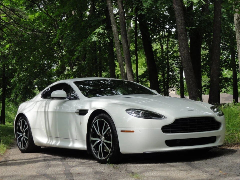 2011 Aston Martin V8 Vantage (2006-2017) - Image 13 of 31