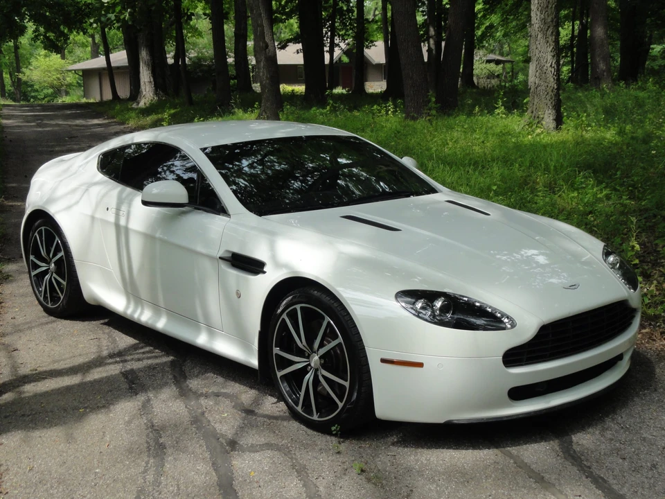 2011 Aston Martin V8 Vantage (2006-2017) - Image 14 of 31