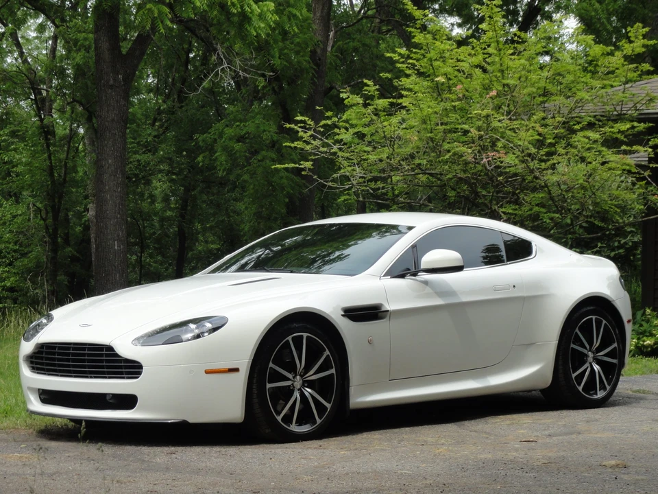 2011 Aston Martin V8 Vantage (2006-2017) - Image 4 of 31