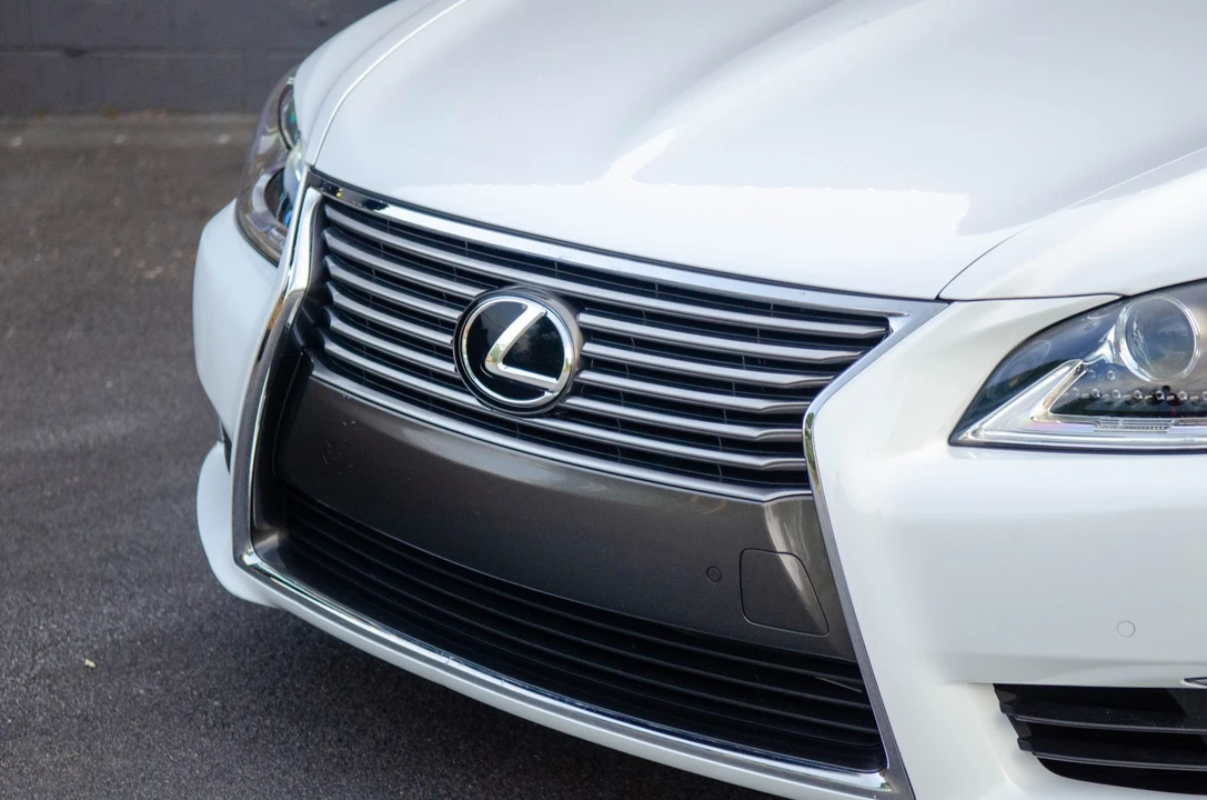 2013 Lexus LS 4th Gen - Image 27 of 31