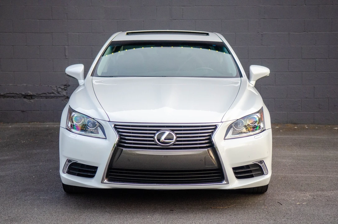 2013 Lexus LS 4th Gen - Image 3 of 31