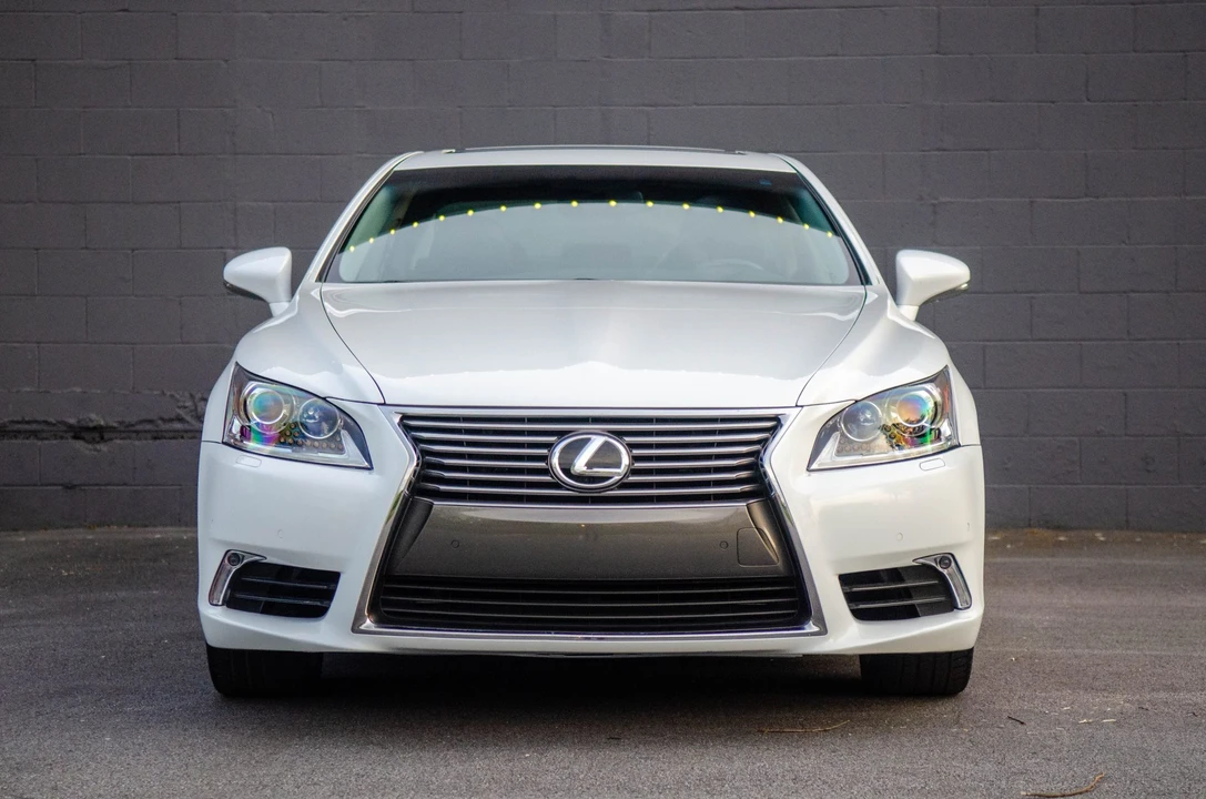 2013 Lexus LS 4th Gen - Image 4 of 31