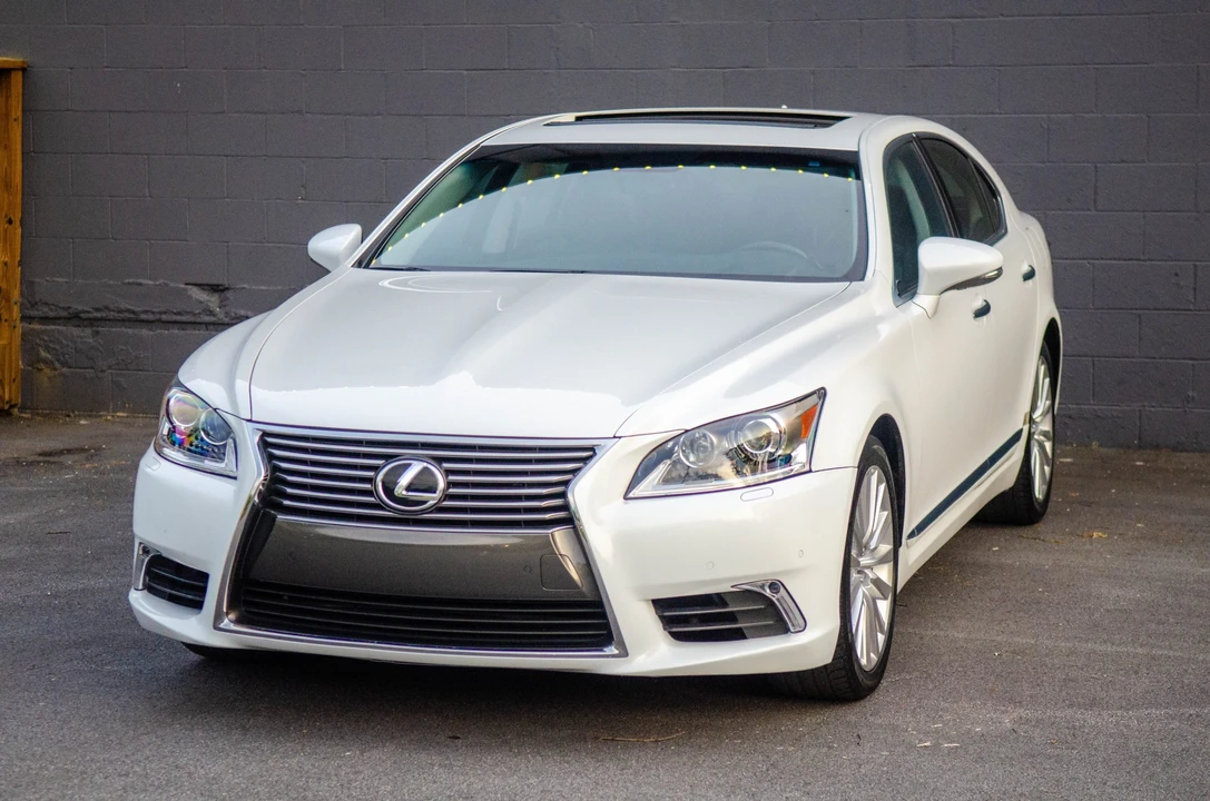 2013 Lexus LS 4th Gen - Image 2 of 31