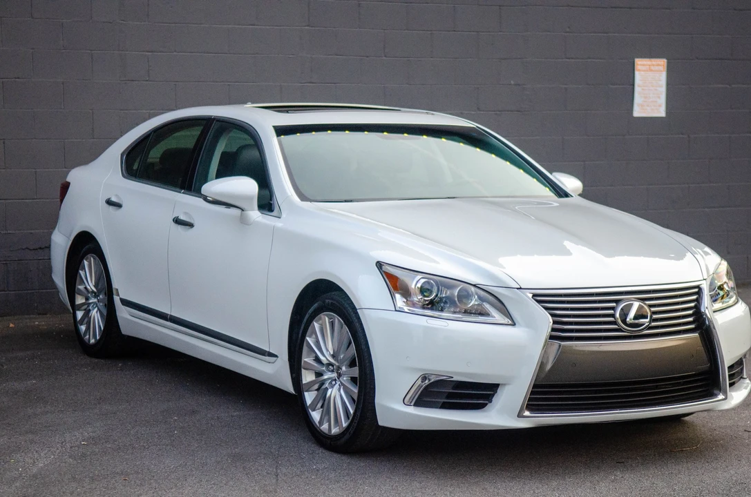 2013 Lexus LS 4th Gen - Image 7 of 31