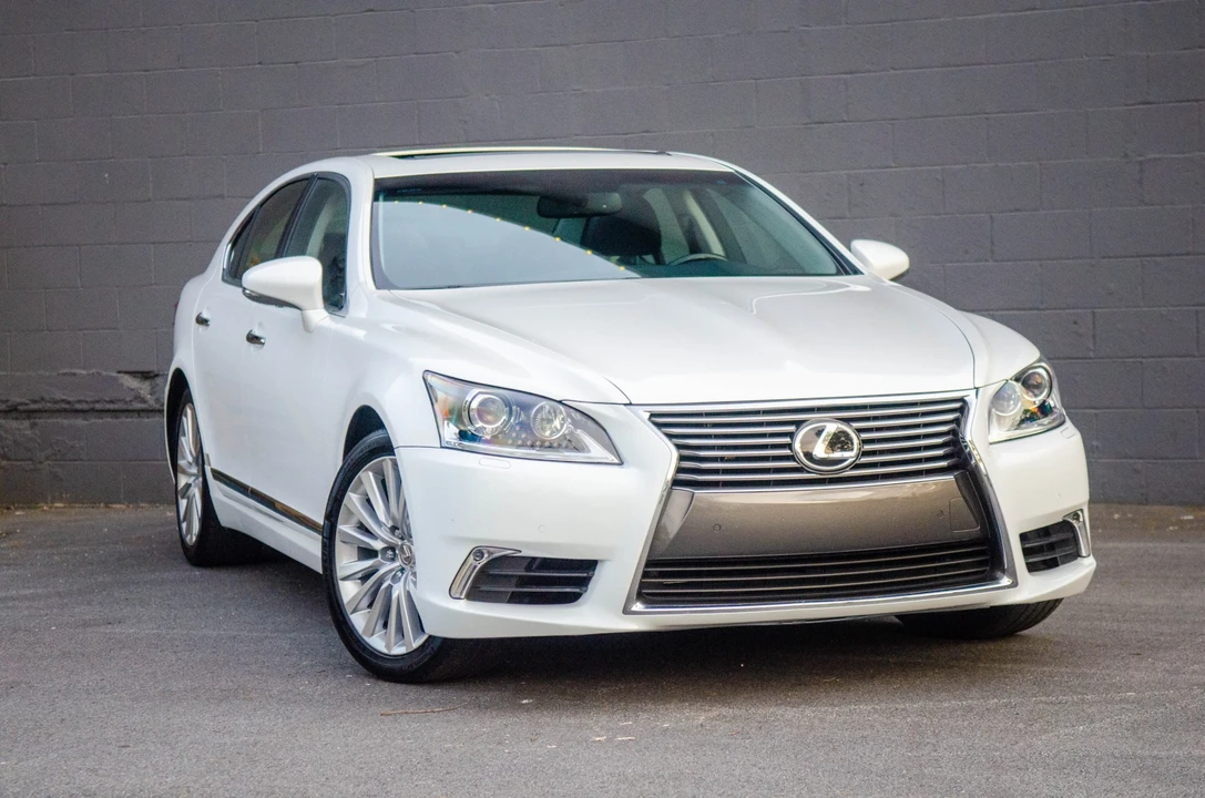 2013 Lexus LS 4th Gen - Image 6 of 31