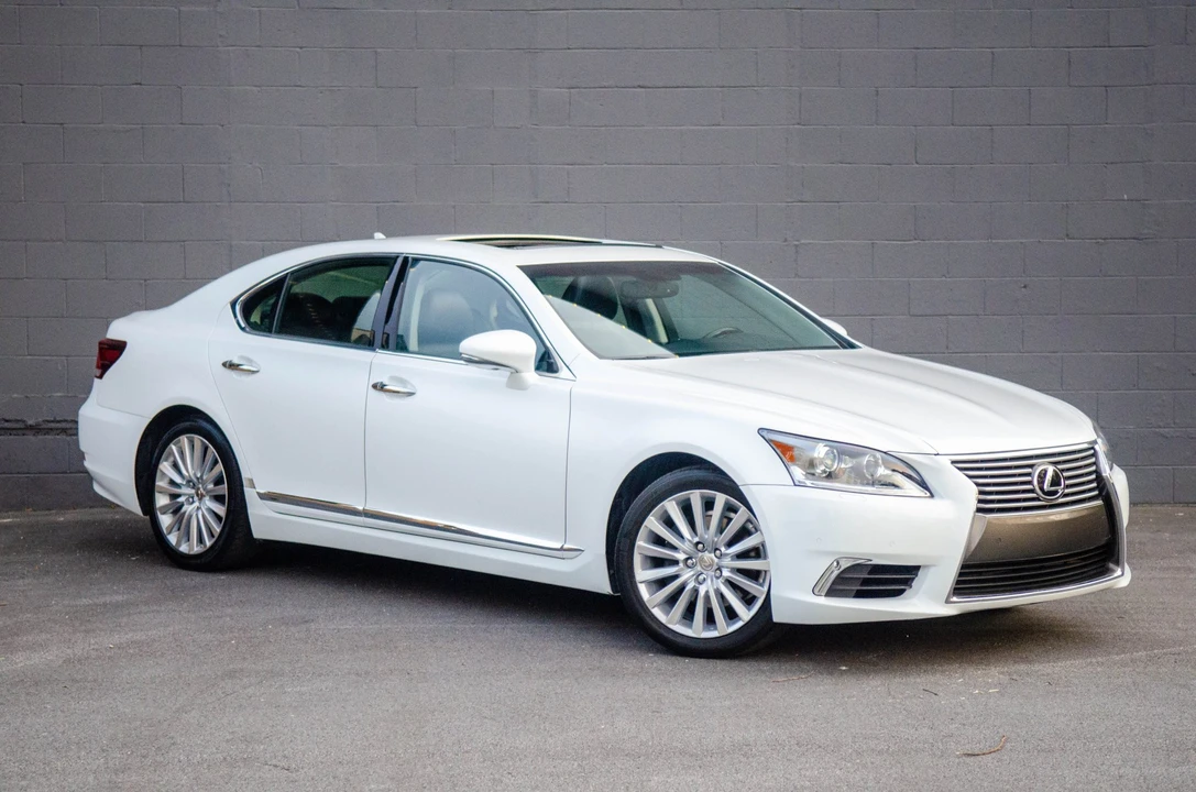 2013 Lexus LS 4th Gen - Image 8 of 31