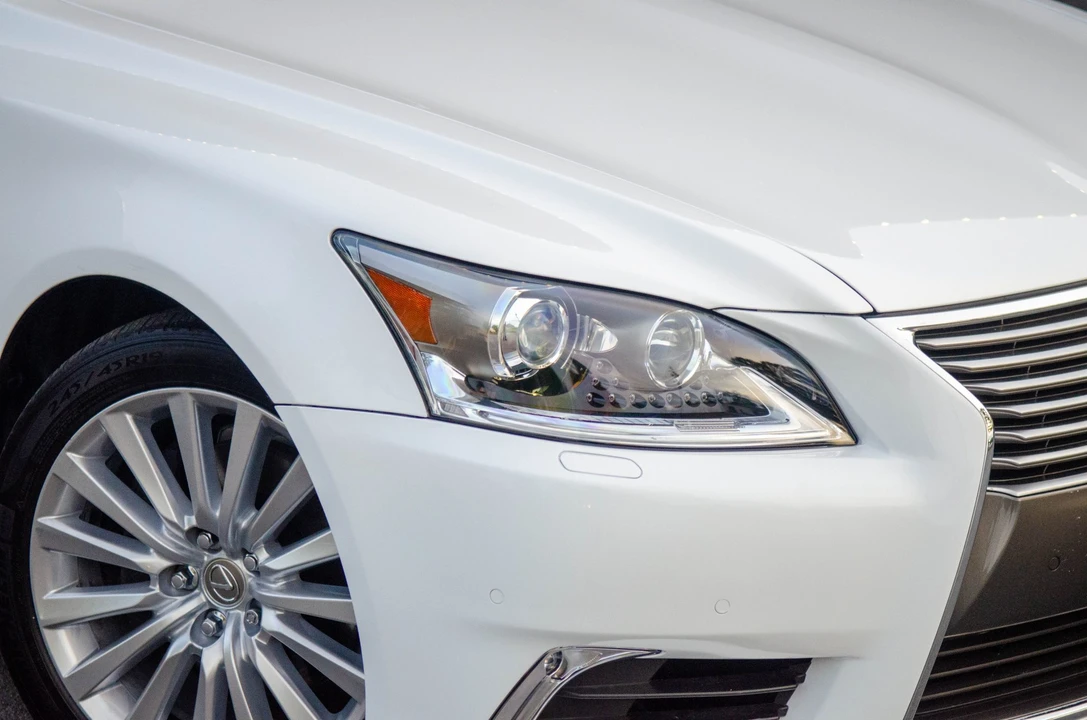 2013 Lexus LS 4th Gen - Image 28 of 31
