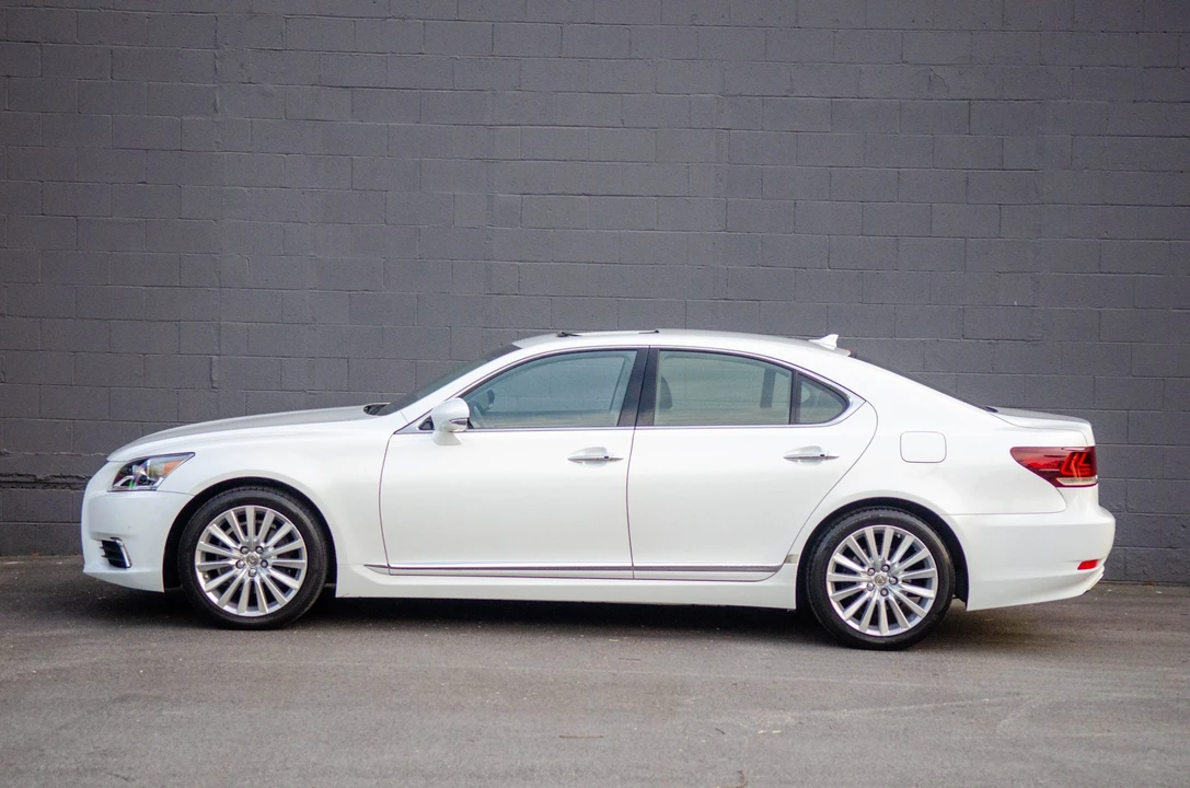 2013 Lexus LS 4th Gen - Image 22 of 31