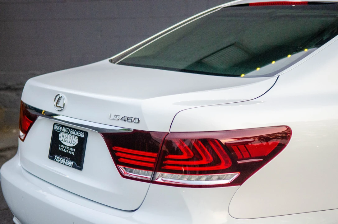 2013 Lexus LS 4th Gen - Image 29 of 31