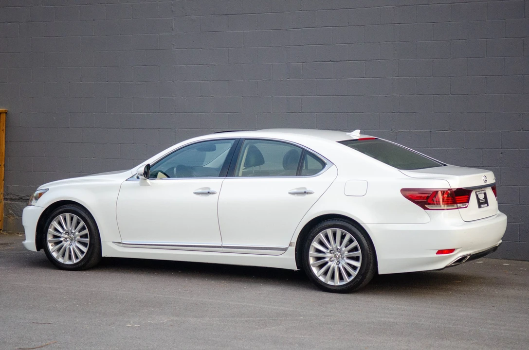 2013 Lexus LS 4th Gen - Image 21 of 31