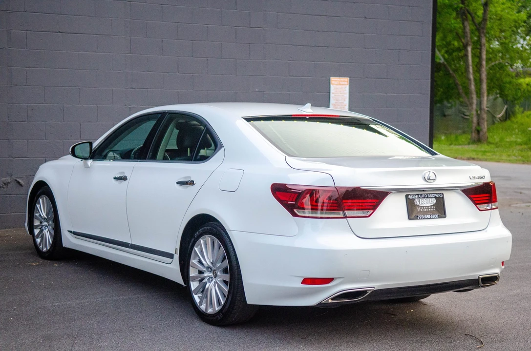 2013 Lexus LS 4th Gen - Image 19 of 31