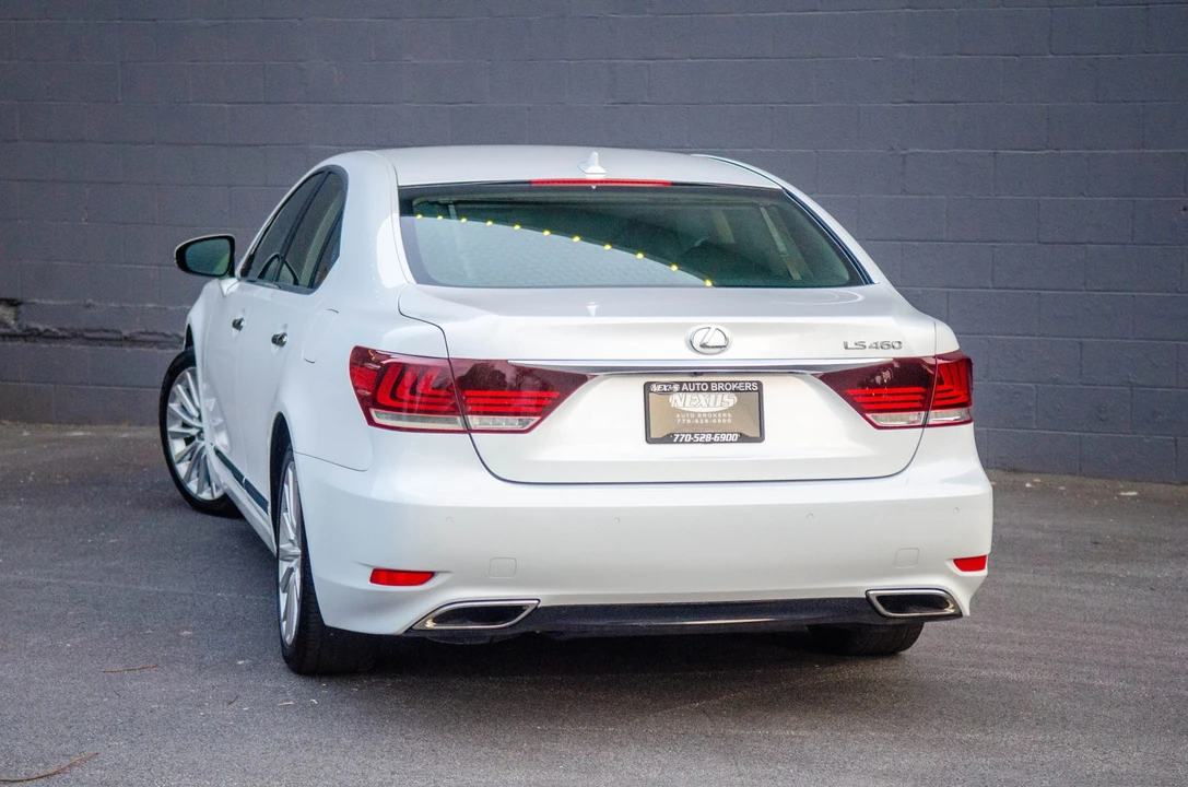 2013 Lexus LS 4th Gen - Image 18 of 31