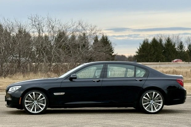 2015 BMW F01/F02 750i & 760Li Sedan - Image 3 of 7
