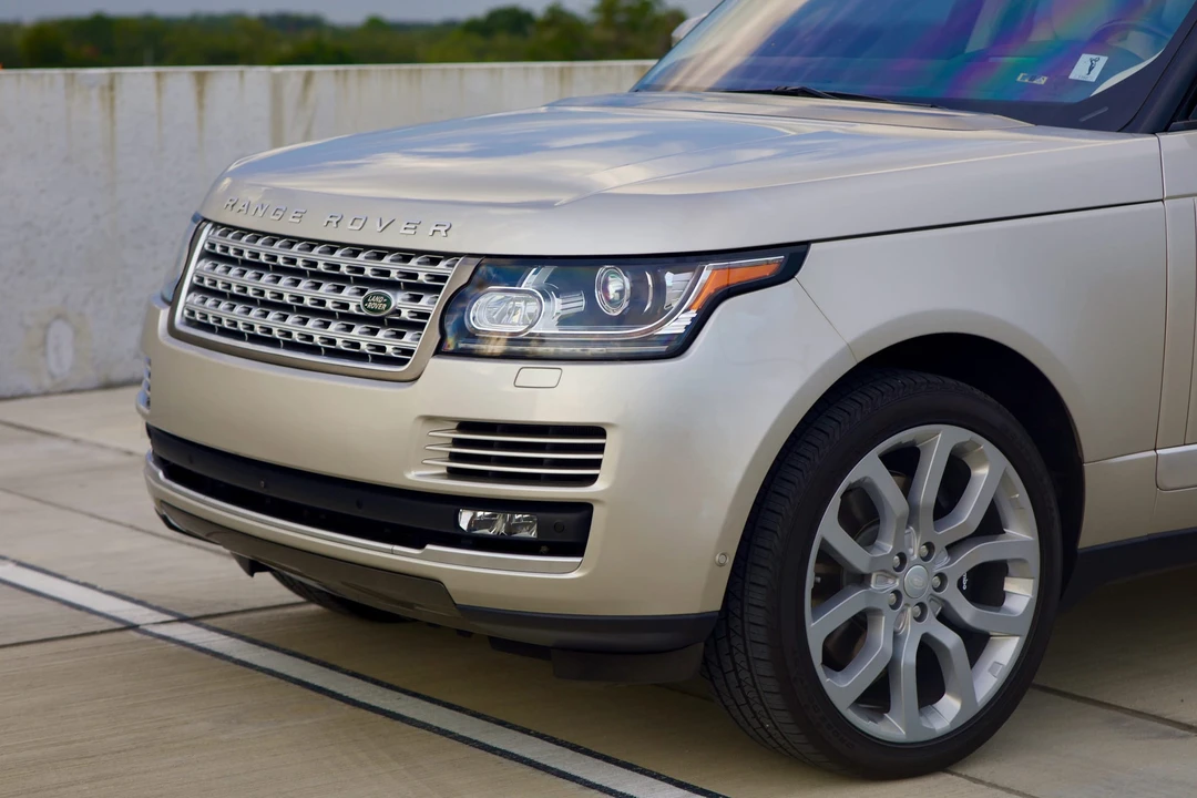 2016 Land Rover Range Rover L405 - Image 17 of 31