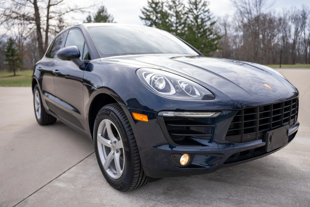 2017 Porsche Macan - Image 28 of 31