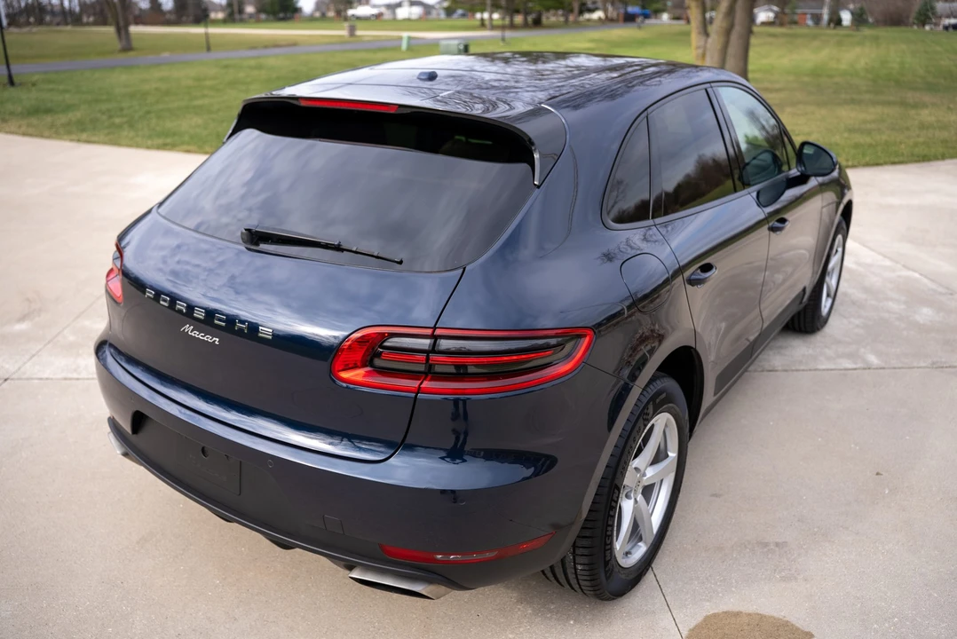 2017 Porsche Macan - Image 24 of 31