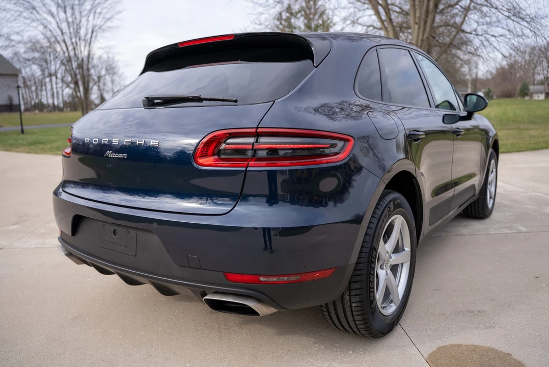 2017 Porsche Macan - Image 23 of 31