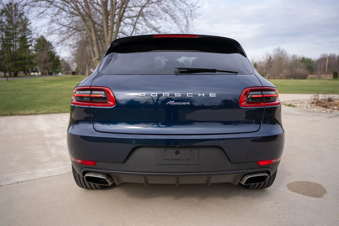 2017 Porsche Macan - Image 19 of 31