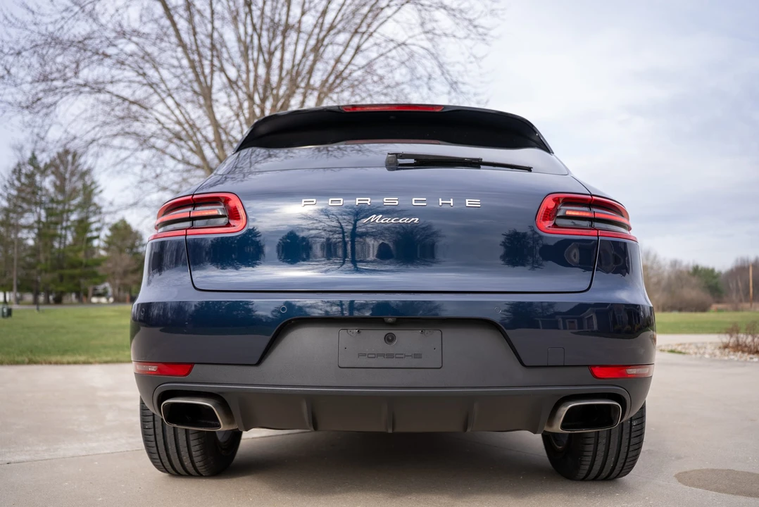 2017 Porsche Macan - Image 17 of 31