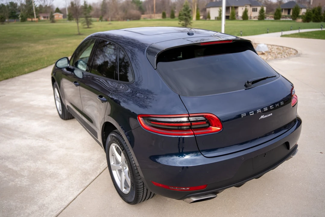 2017 Porsche Macan - Image 14 of 31