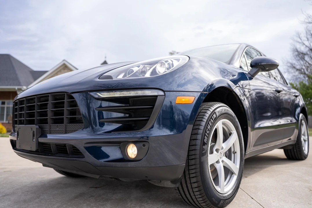 2017 Porsche Macan - Image 2 of 31