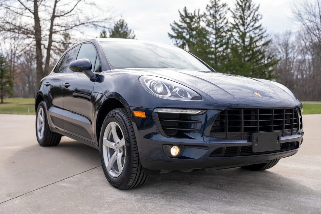 2017 Porsche Macan - Image 30 of 31