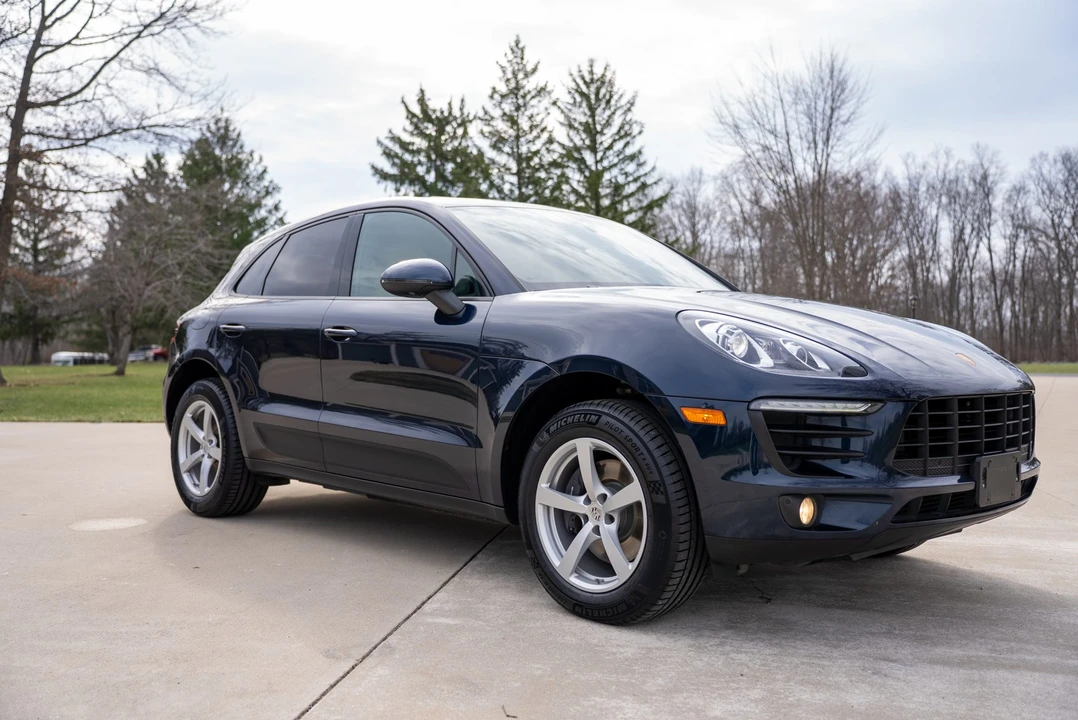 2017 Porsche Macan - Image 27 of 31