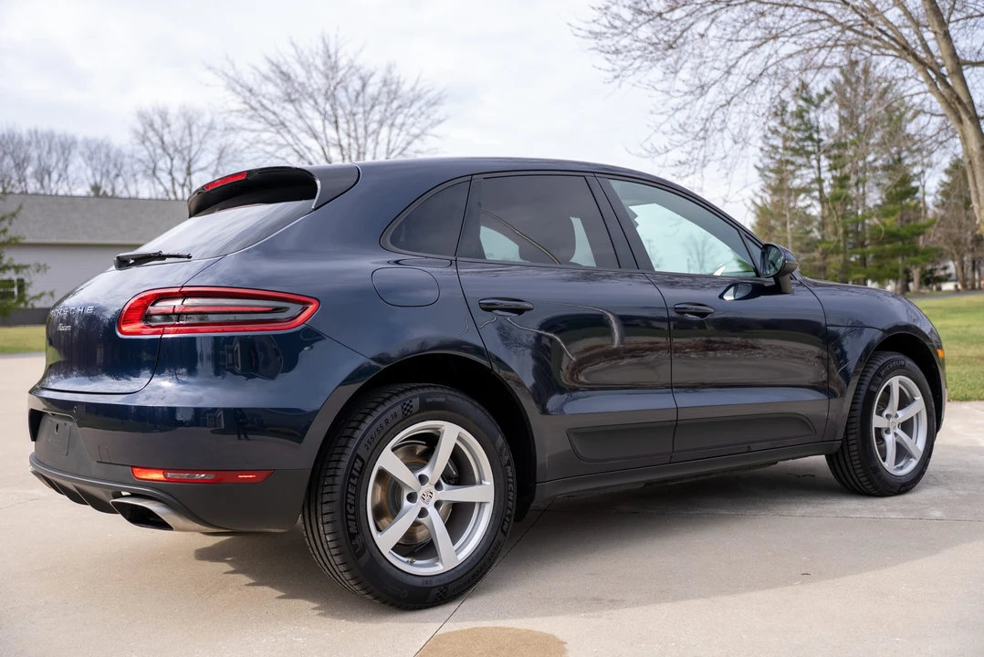 2017 Porsche Macan - Image 25 of 31