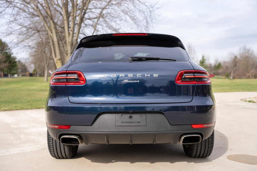 2017 Porsche Macan - Image 18 of 31