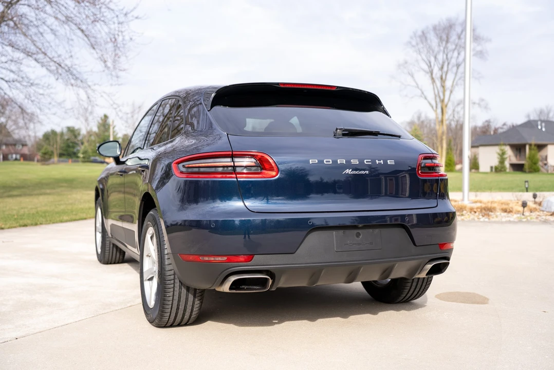 2017 Porsche Macan - Image 15 of 31